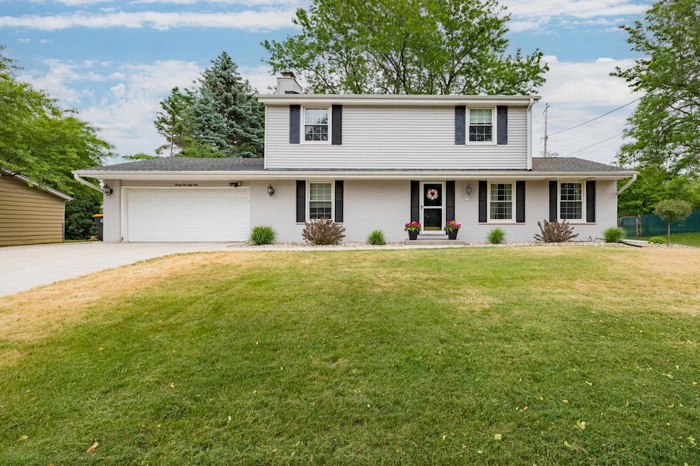 2159 Laura Ln, Waukesha, WI 53186 - photo 1