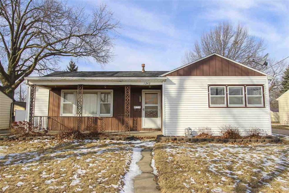 1242 Sheldon St, Waterloo, IA 50701 - photo 1