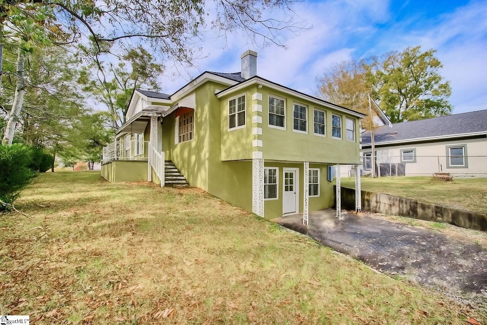 303 Highland Ave, Spartanburg, SC 29306 - photo 1