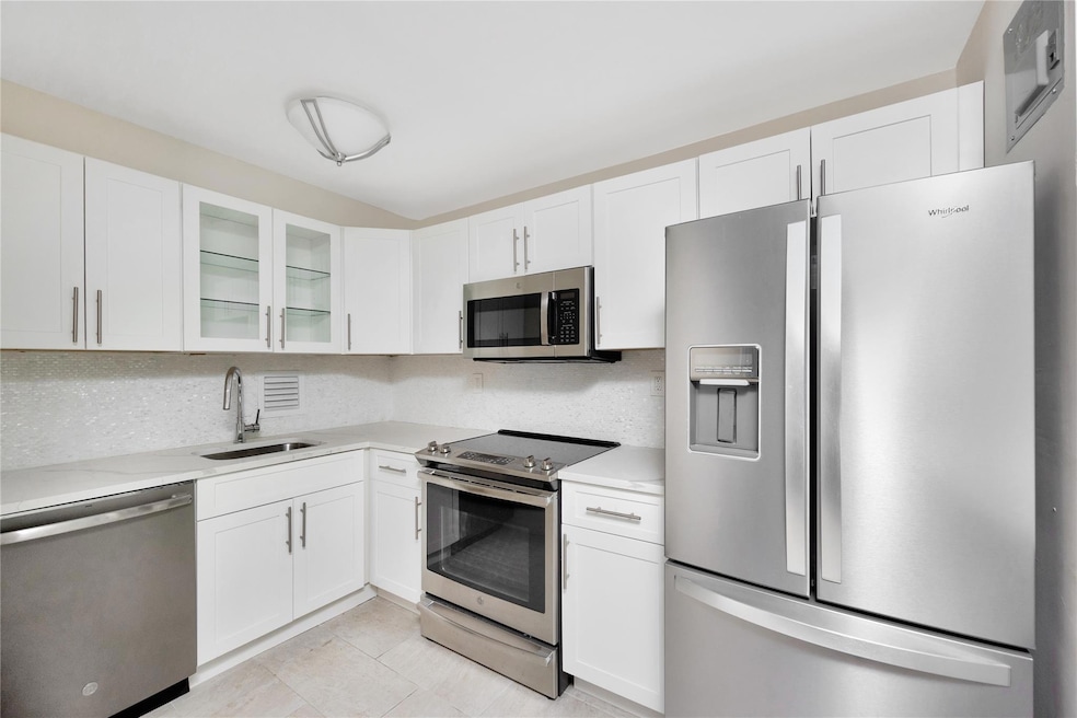 LeHavre on the Water unit 4B, Flushing, NY 11357 - photo 1