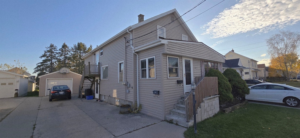 2015 25th St, Two Rivers, WI 54241 - photo 1