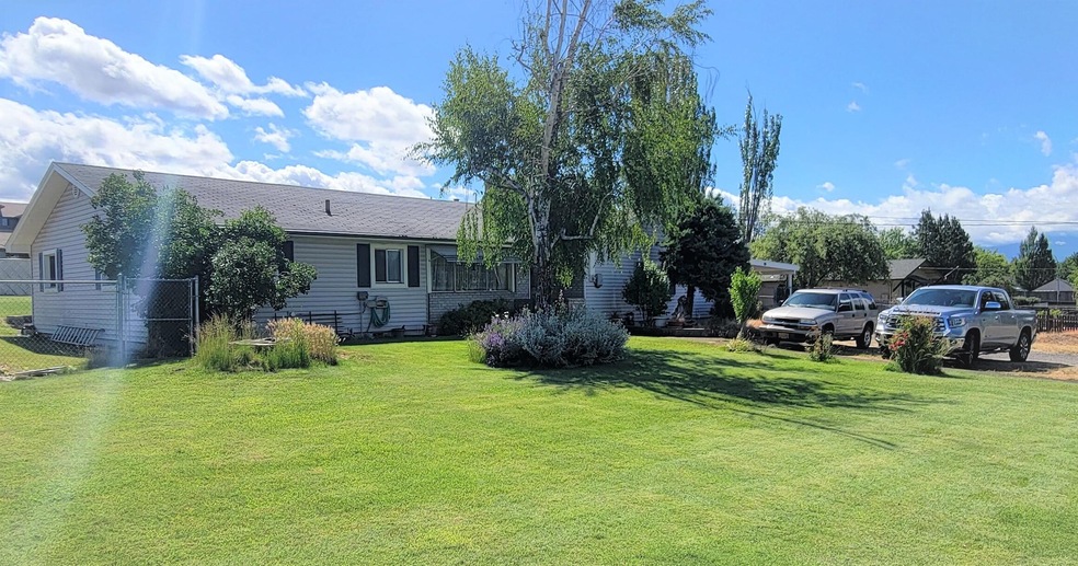 1636 Brookdale Ave, Medford, OR 97504 - photo 1