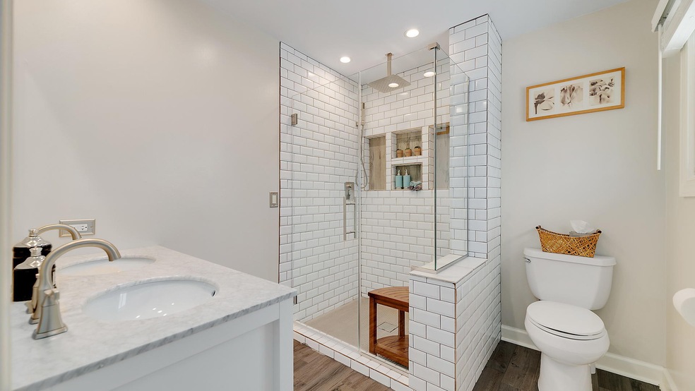 562 N Walnut St, Elmhurst, IL 60126 - photo 1