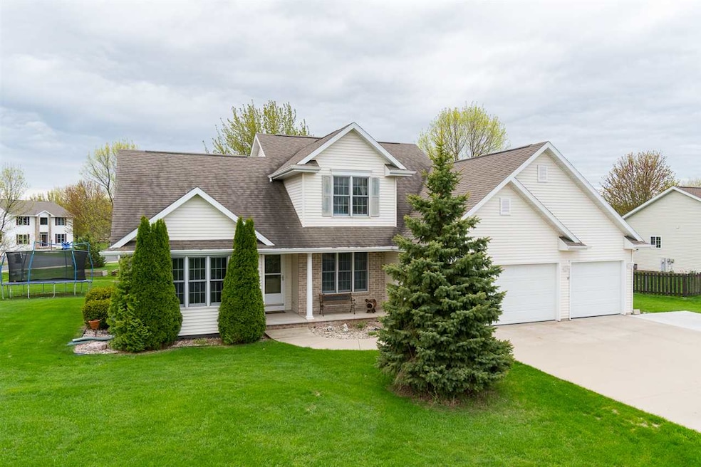 W6021 Camron Dr, Appleton, WI 54915 - photo 1