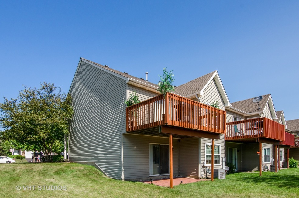 1006 Viewpoint Dr, Lake In the Hills, IL 60156 - photo 1