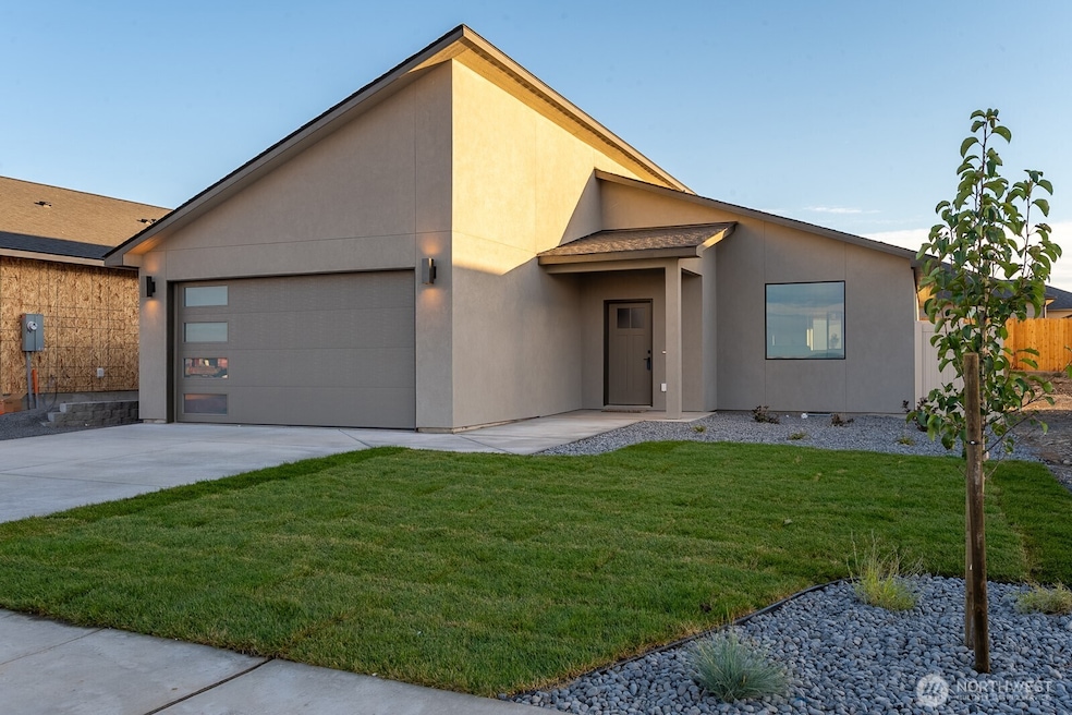 1137 9th Ave NE, Ephrata, WA 98823 - photo 1