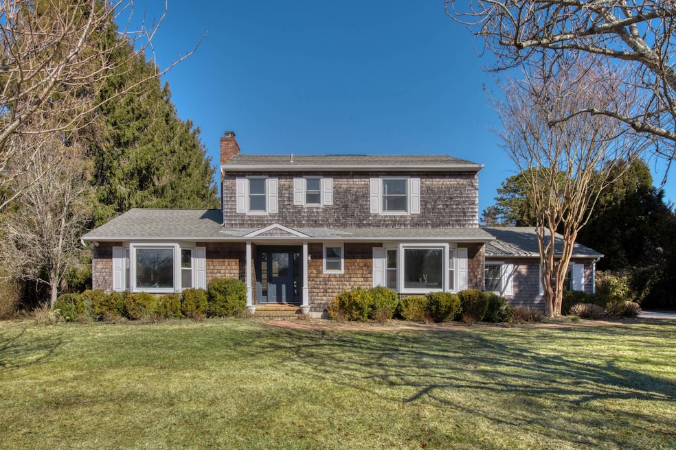 59 Dundee Ln, Southampton, NY 11968 - photo 1