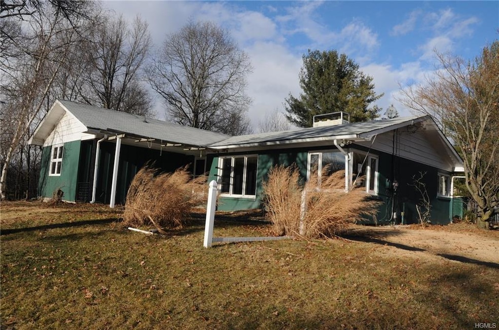 1 White Oak Terrace, Campbell Hall, NY 10916 - photo 1