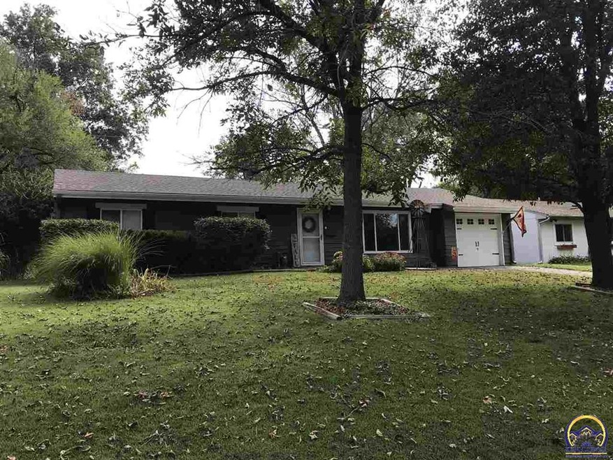 1333 SW 30th St, Topeka, KS 66611 - photo 1