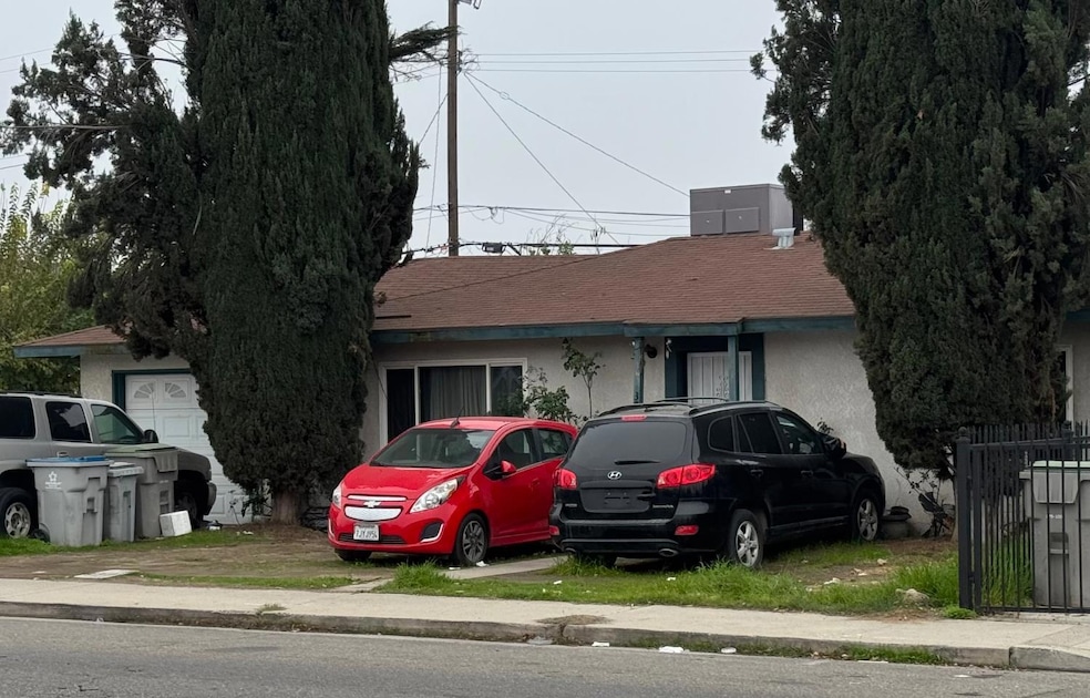 3812 E Clinton Ave, Fresno, CA 93703 - photo 1
