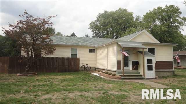905 N Logan St, Lincoln, IL 62656 - photo 1