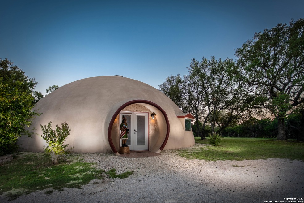 404 Private Road 3502, Hondo, TX 78861 - photo 1