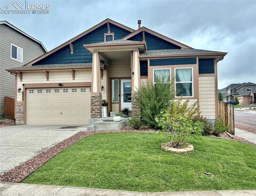 View of front of house with a garage and a front l