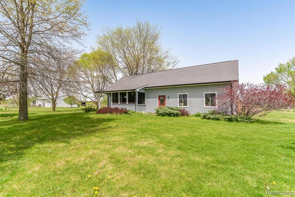 11404 Reid Rd, Swartz Creek, MI 48473 - photo 1
