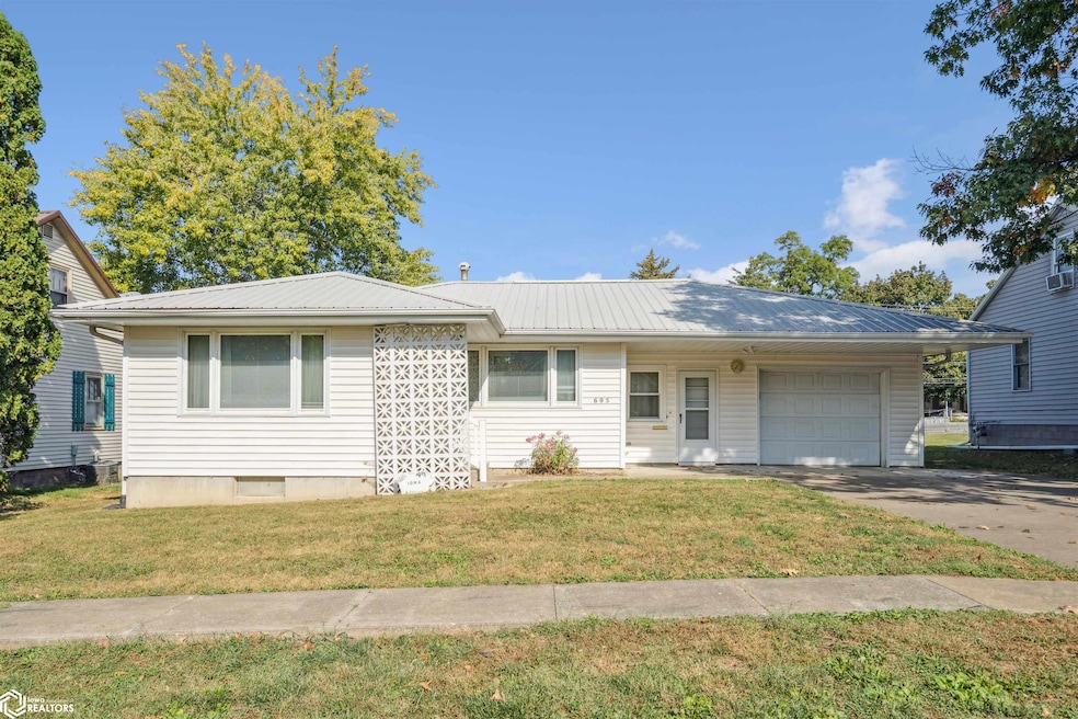 605 E Clay St, Mount Pleasant, IA 52641 - photo 1