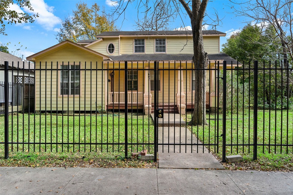 1602 Arlington St, Houston, TX 77008 - photo 1