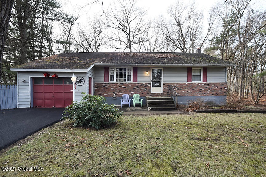 6 Carrousel Ct, Ballston Spa, NY 12020 - photo 1