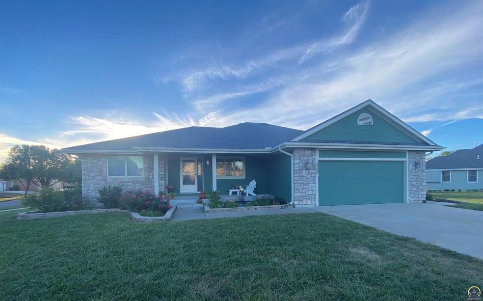 4243 SW Cambridge Ave, Topeka, KS 66610 - photo 1