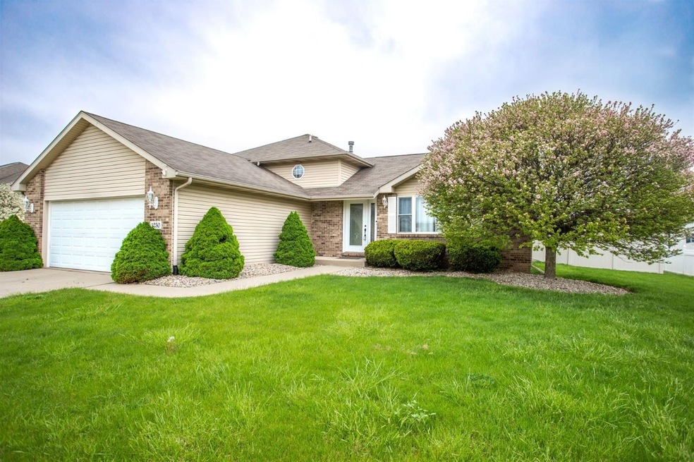 1250 Meadowbrook Dr, Crown Point, IN 46307 - photo 1