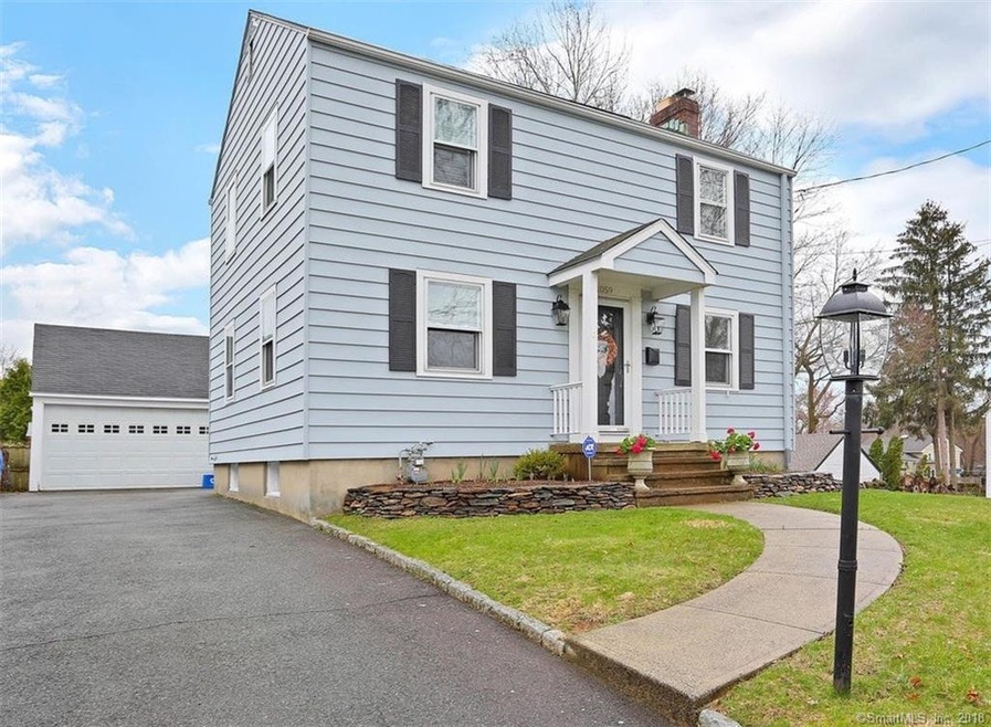 1059 Merritt St, Fairfield, CT 06825 - photo 1