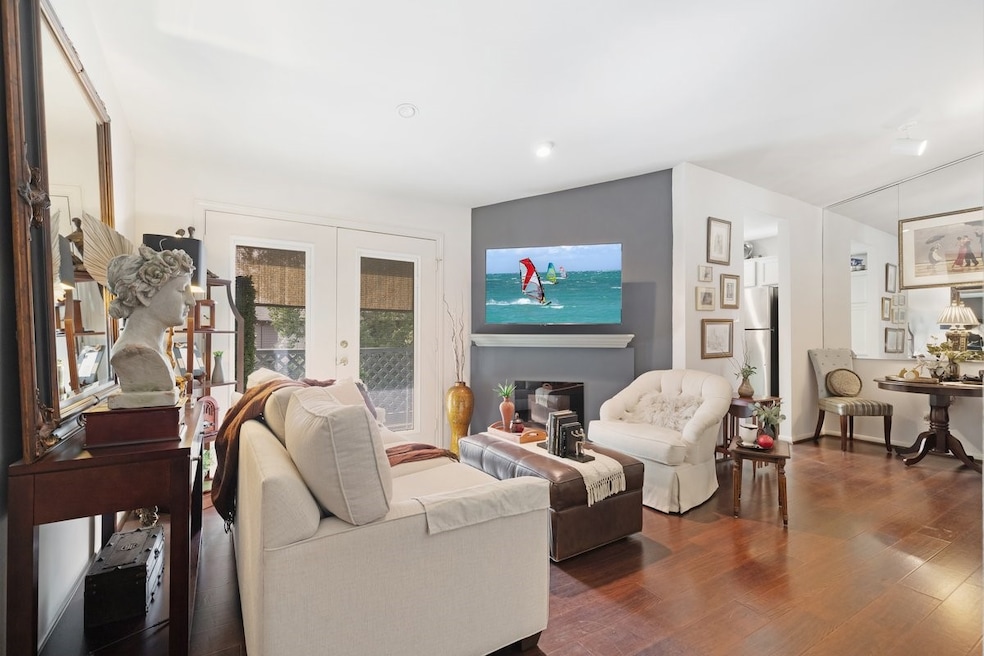 2323 Fairwind Dr unit 858, Houston, TX 77062 - photo 1