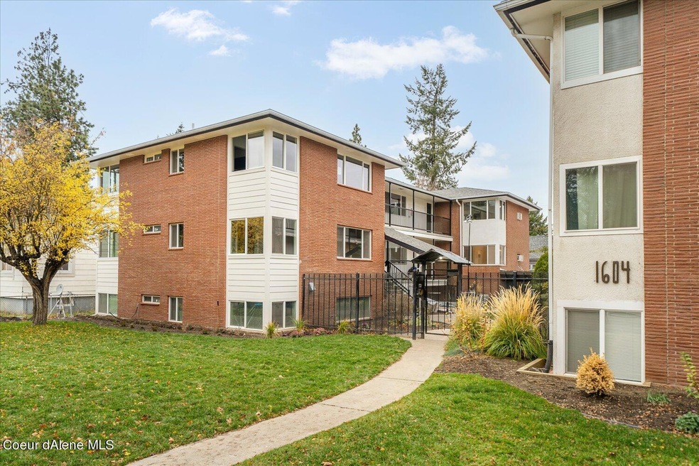 001_Maple Manor Condos