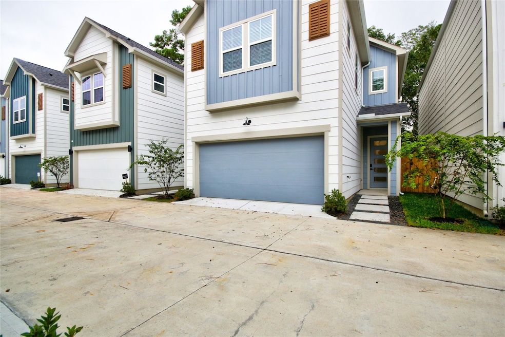 778 W Tidwell Rd unit D, Houston, TX 77091 - photo 1