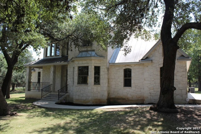 9505 Majestic Oak Cir, San Antonio, TX 78255 - photo 1