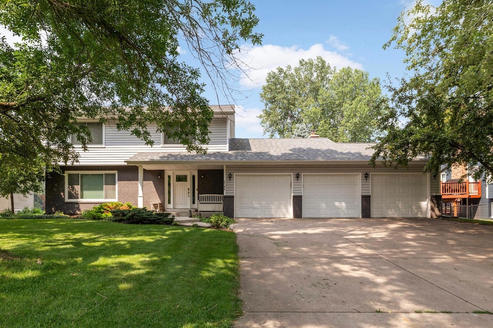 5793 Turtle Lake Rd, Saint Paul, MN 55126 - photo 1