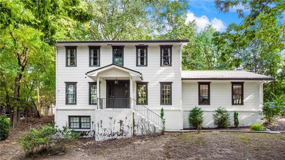 813 Lakeshore Dr, Berkeley Lake, GA 30096 - photo 1