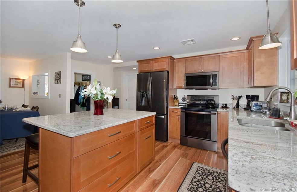 8 Boughton Rd, Old Lyme, CT 06371 - photo 1