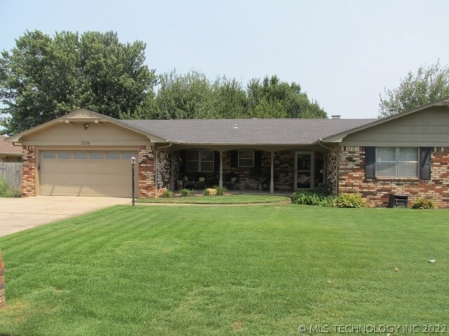 1216 Beaverly St, Ardmore, OK 73401 - photo 1
