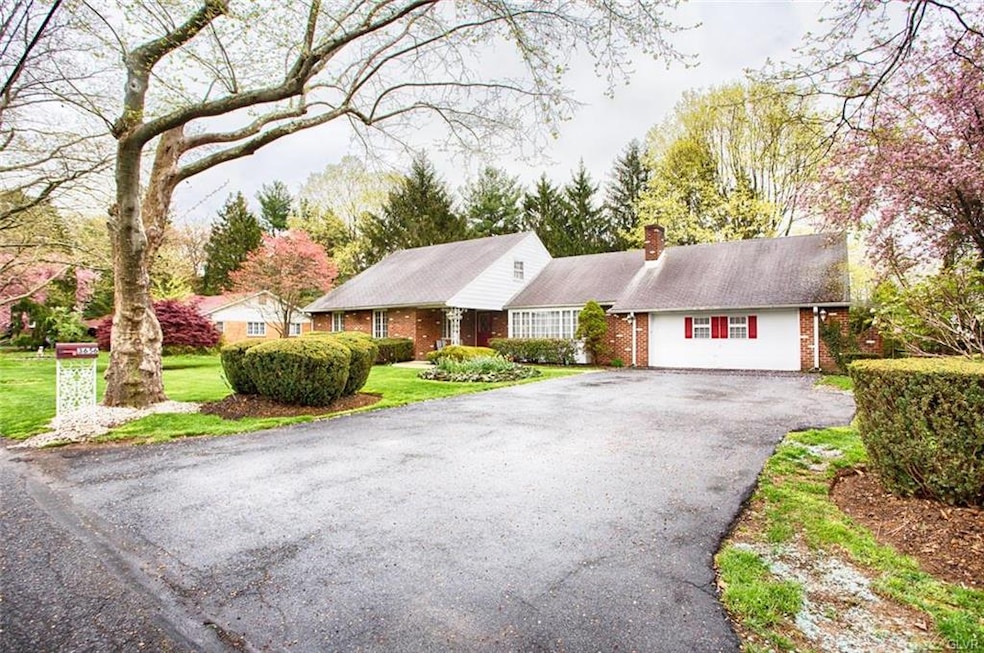 3656 Mountain View Ave, Easton, PA 18045 - photo 1