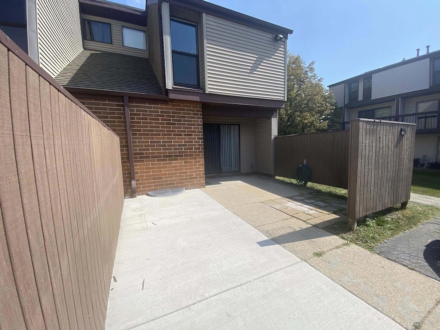 1611 W Edgerton Ave unit T, Milwaukee, WI 53221 - photo 1