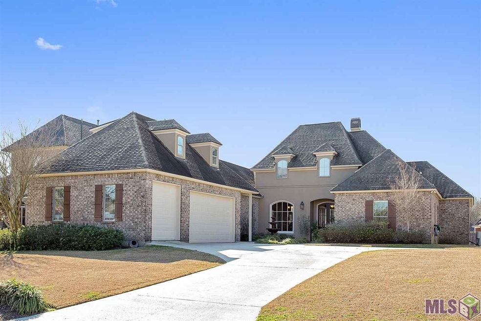 Beautiful 5 BR/3BA home with tons of amenities--se