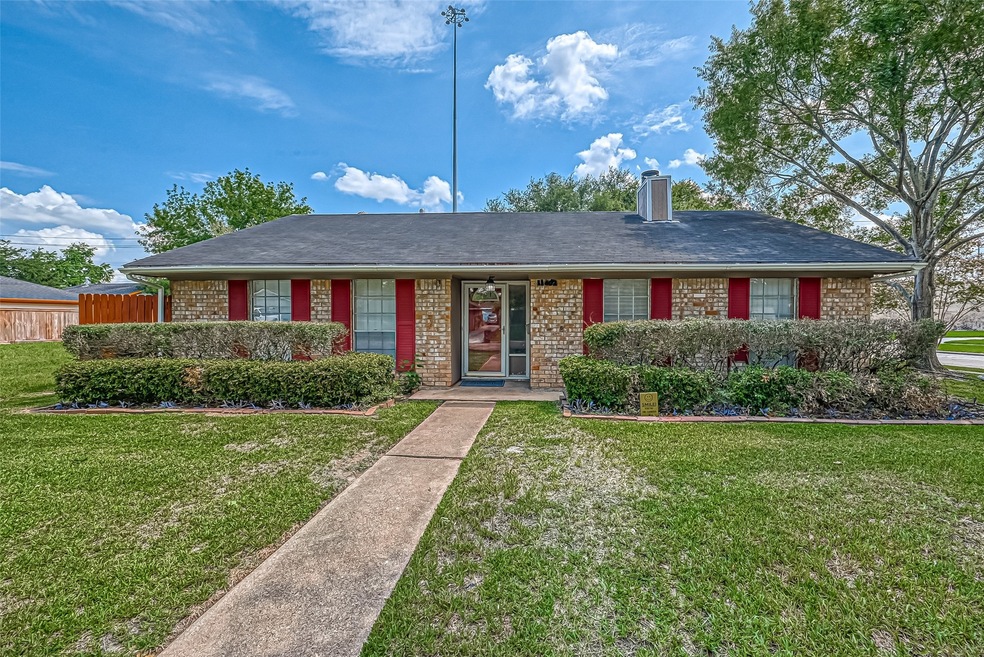 11402 Kirkwyn Dr, Houston, TX 77089 - photo 1