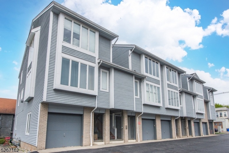 109-111 Stuyvesant Ave unit 2D, Lyndhurst, NJ 07071 - photo 1