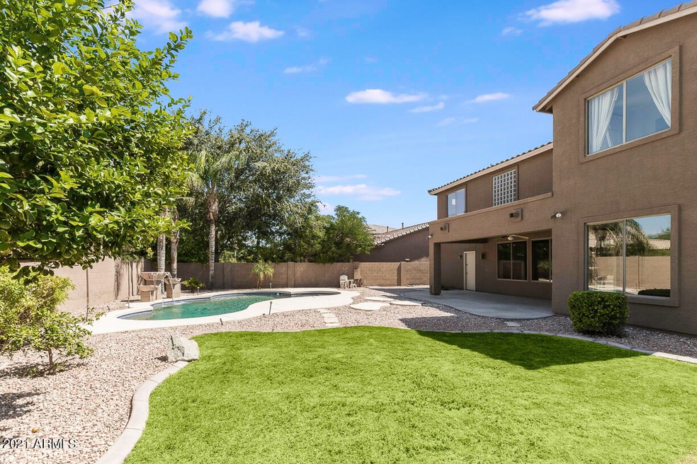 2702 E Zion-35