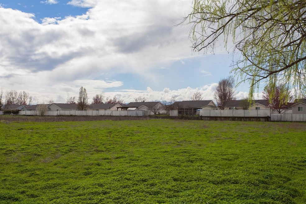 7865 Atlantic Ave, White City, OR 97503 - photo 1