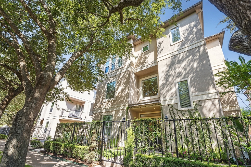 4724 Banning Dr unit A, Houston, TX 77027 - photo 1