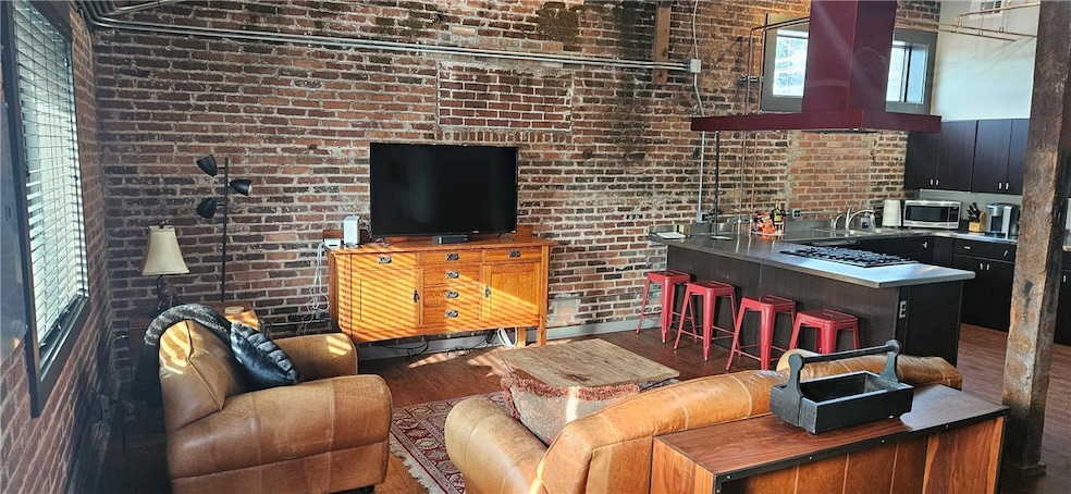 693 W North St unit 2, Fayetteville, AR 72701 - photo 1