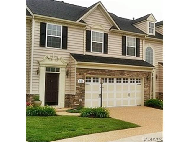 Beautiful townhome with TONS OF UPGRADES!!