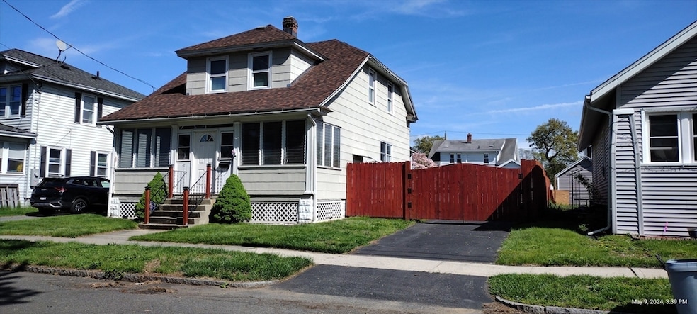 47 Davenport St, Chicopee, MA 01013 - photo 1