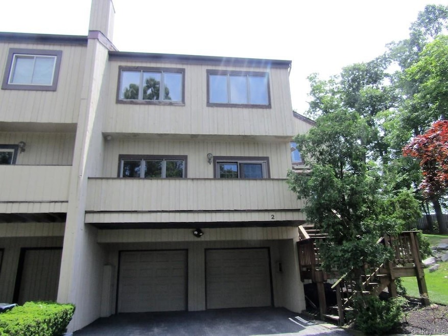 2 Arapaho Ct, Suffern, NY 10901 - photo 1