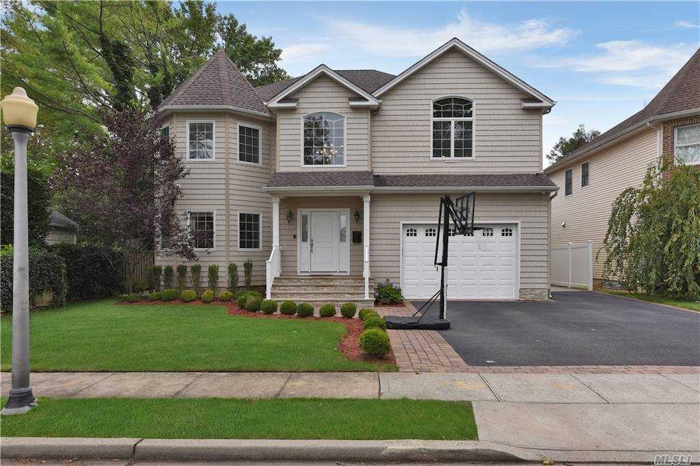 1657 Warwick Rd, Hewlett, NY 11557 - photo 1