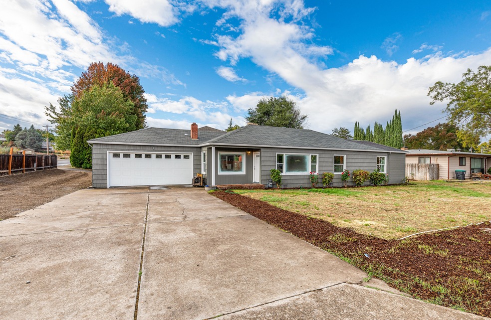 2494 E McAndrews Rd, Medford, OR 97504 - photo 1