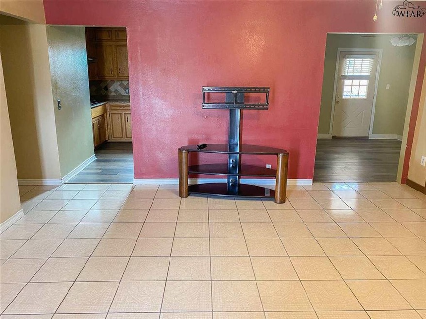 1221 Montgomery St, Wichita Falls, TX 76302 - photo 1
