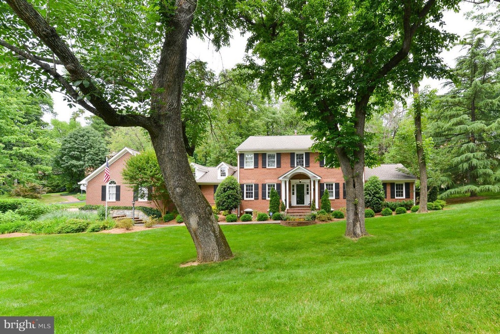 2100 Whiteoaks Dr, Alexandria, VA 22306 - photo 1