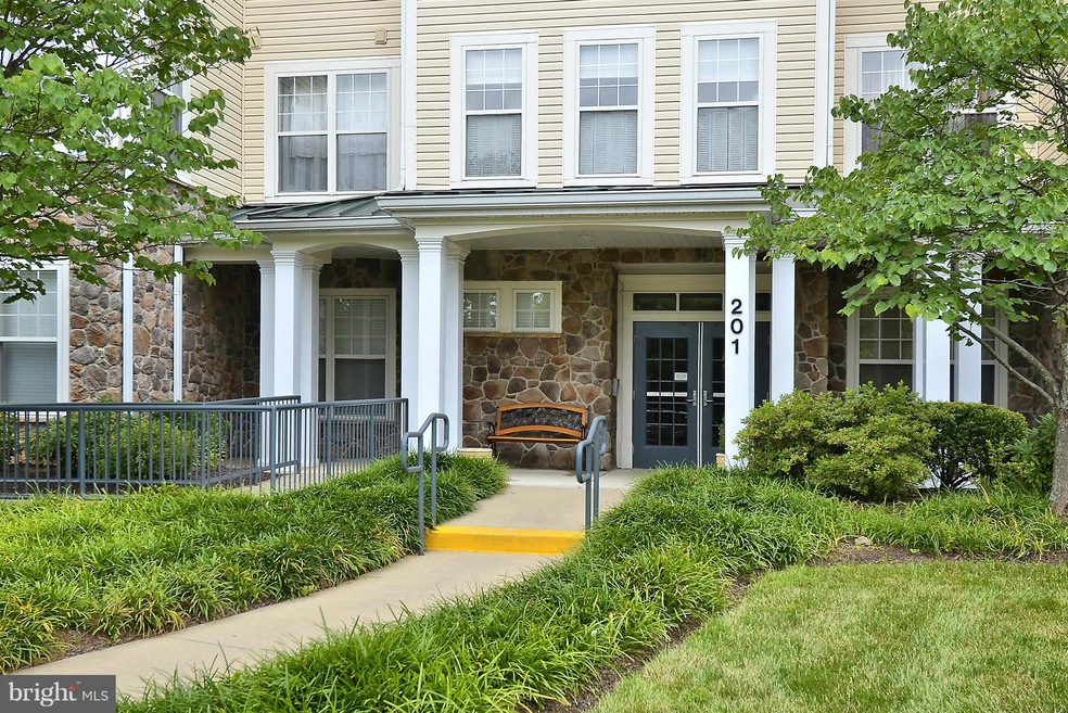 201 High Gables Dr unit 109, Gaithersburg, MD 20878 - photo 1