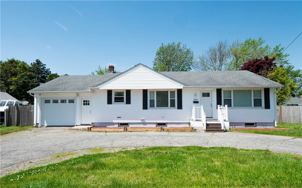 1560 W Main Rd, Middletown, RI 02842 - photo 1